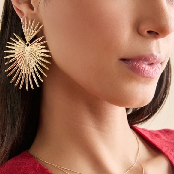 Throne gold starburst heart shaped fan earrings; nwot - Picture 4 of 8